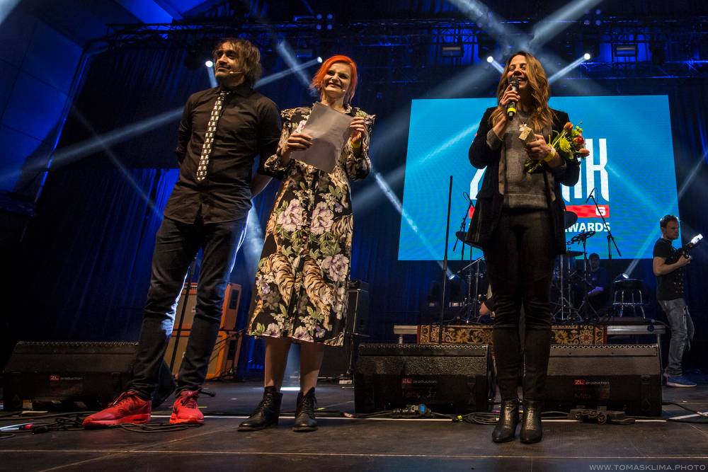 Hudební ceny Žebřík moderovali Jakub Kohák a Iva Pazderková, sošky sbírali Tomáš Klus, Ewa Farna a další