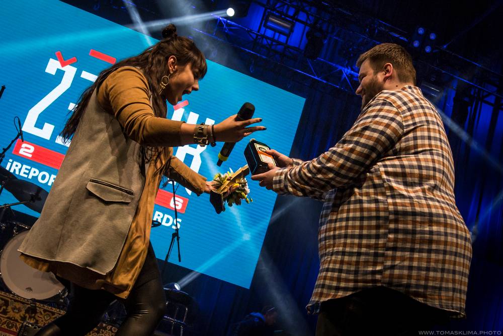 Hudební ceny Žebřík moderovali Jakub Kohák a Iva Pazderková, sošky sbírali Tomáš Klus, Ewa Farna a další