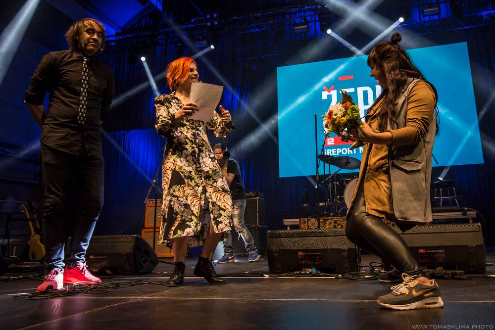 Hudební ceny Žebřík moderovali Jakub Kohák a Iva Pazderková, sošky sbírali Tomáš Klus, Ewa Farna a další