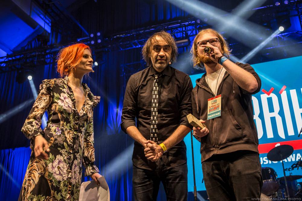 Hudební ceny Žebřík moderovali Jakub Kohák a Iva Pazderková, sošky sbírali Tomáš Klus, Ewa Farna a další