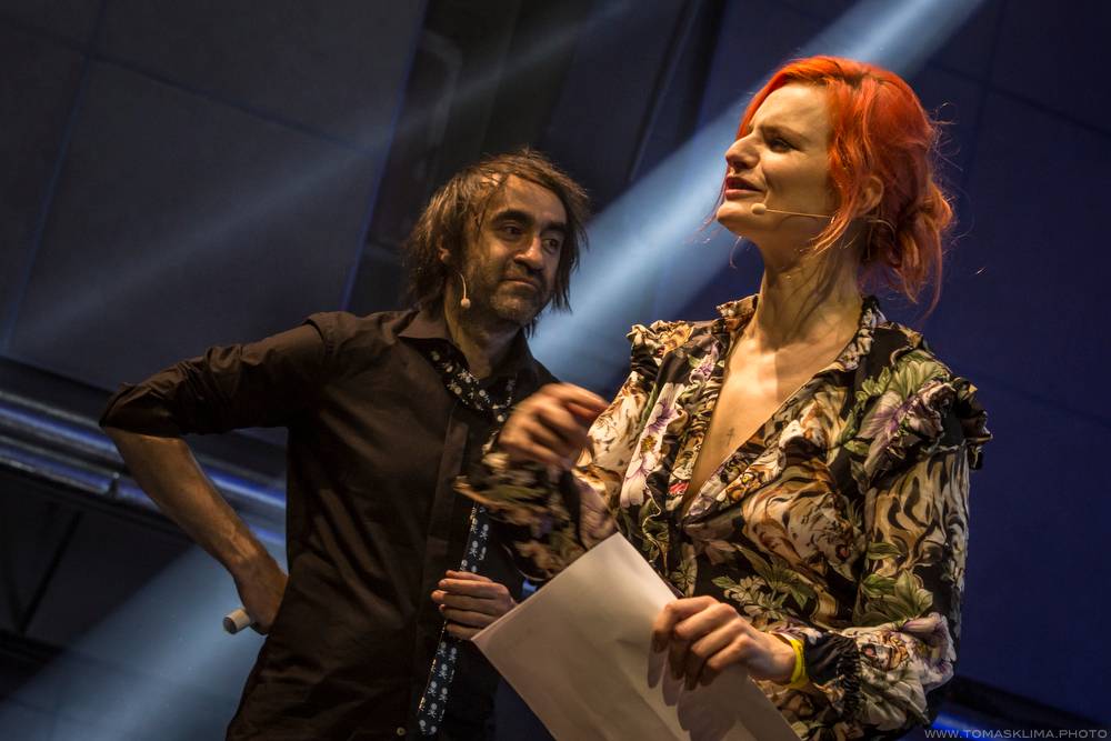 Hudební ceny Žebřík moderovali Jakub Kohák a Iva Pazderková, sošky sbírali Tomáš Klus, Ewa Farna a další