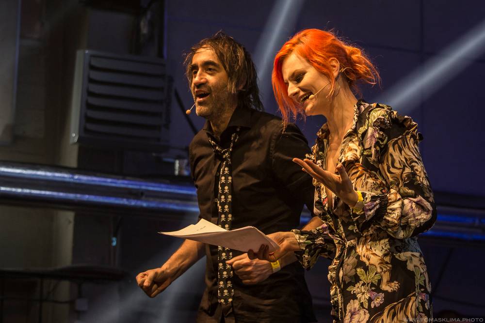 Hudební ceny Žebřík moderovali Jakub Kohák a Iva Pazderková, sošky sbírali Tomáš Klus, Ewa Farna a další