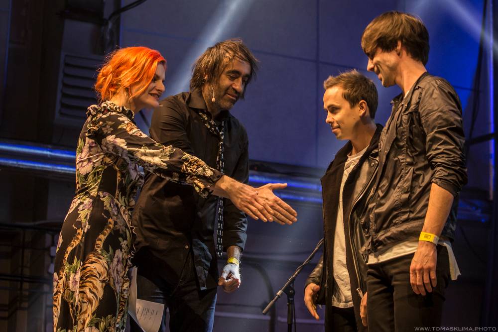 Hudební ceny Žebřík moderovali Jakub Kohák a Iva Pazderková, sošky sbírali Tomáš Klus, Ewa Farna a další