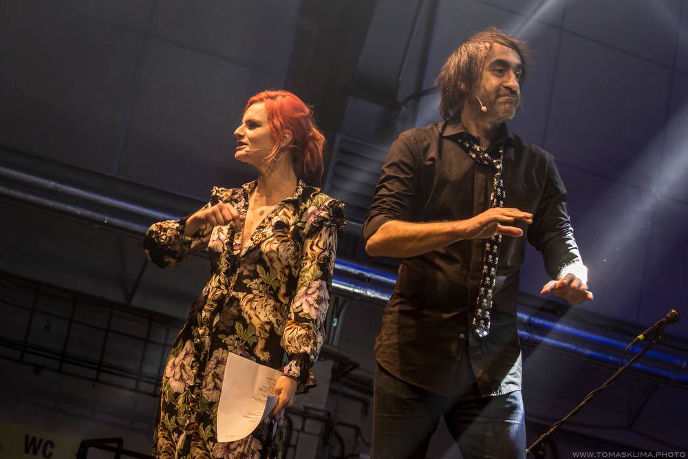 Hudební ceny Žebřík moderovali Jakub Kohák a Iva Pazderková, sošky sbírali Tomáš Klus, Ewa Farna a další