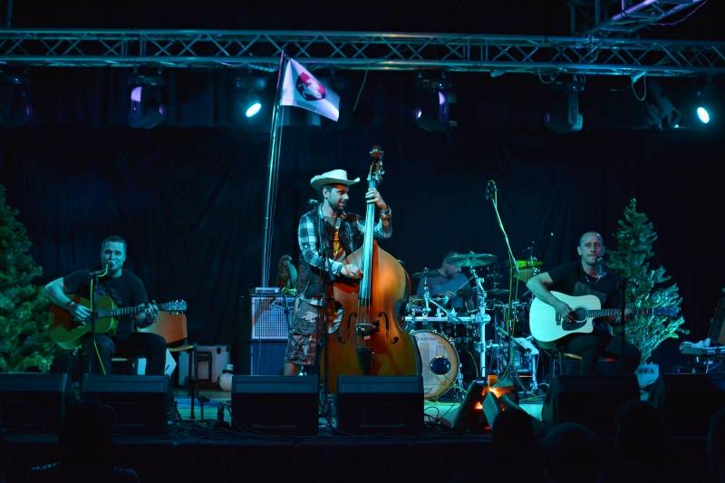 Wohnout v akustickém provedení zvedl v Pardubicích diváky ze židlí