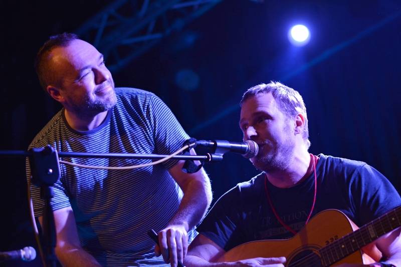 Wohnout v akustickém provedení zvedl v Pardubicích diváky ze židlí