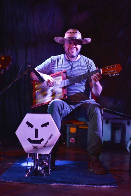 Wohnout v akustickém provedení zvedl v Pardubicích diváky ze židlí