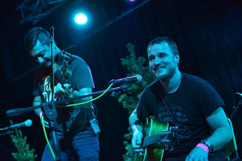 Wohnout v akustickém provedení zvedl v Pardubicích diváky ze židlí