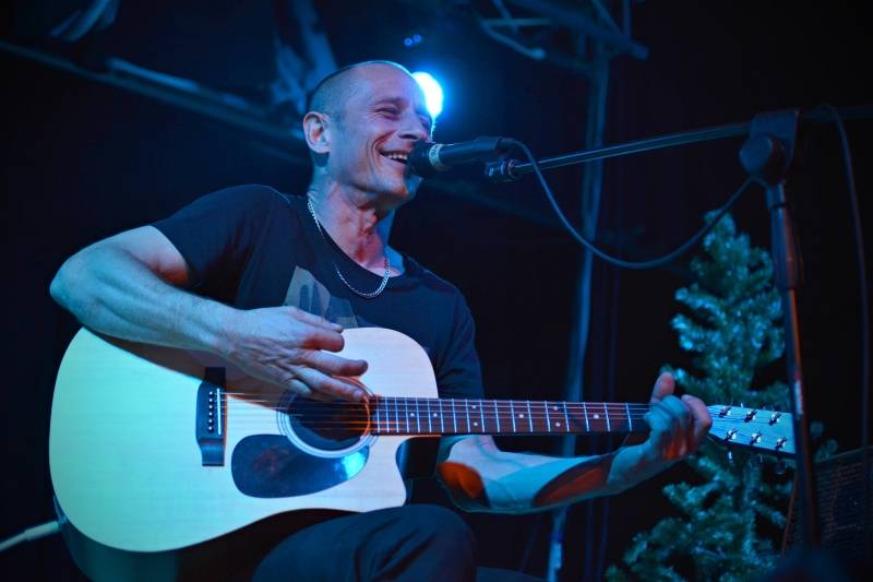 Wohnout v akustickém provedení zvedl v Pardubicích diváky ze židlí