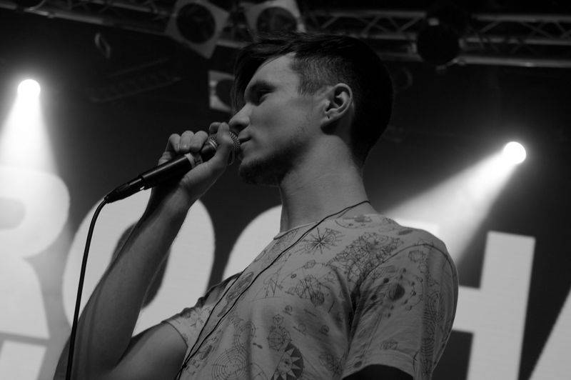 Úspěšné turné Ovoce a UDG vyprodalo Lucerna Music Bar, zazpívat si přišel i Xindl X