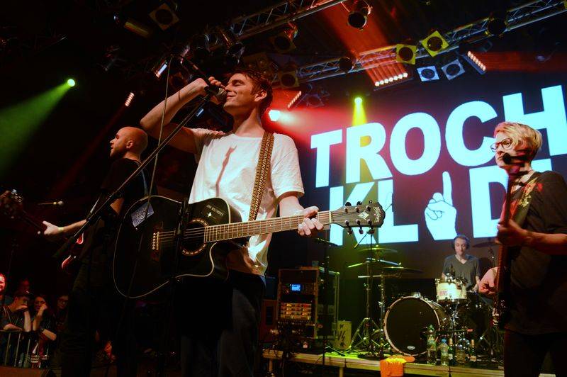 Úspěšné turné Ovoce a UDG vyprodalo Lucerna Music Bar, zazpívat si přišel i Xindl X