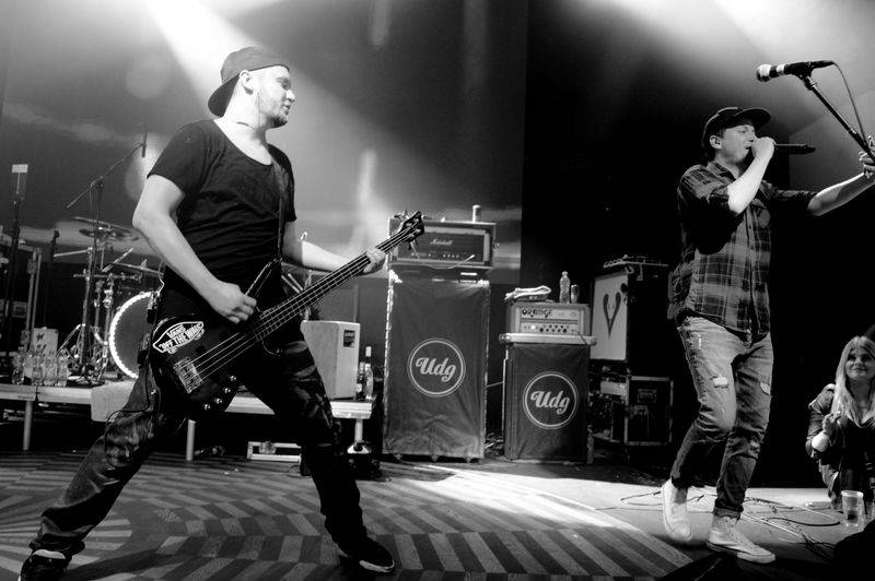 Úspěšné turné Ovoce a UDG vyprodalo Lucerna Music Bar, zazpívat si přišel i Xindl X