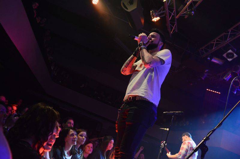 Úspěšné turné Ovoce a UDG vyprodalo Lucerna Music Bar, zazpívat si přišel i Xindl X