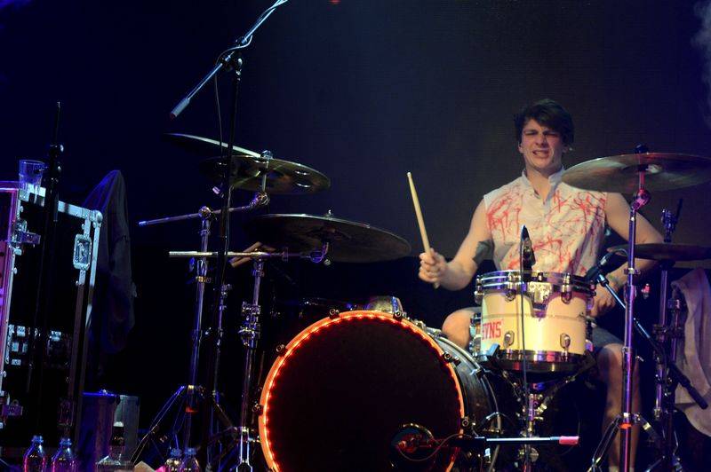 Úspěšné turné Ovoce a UDG vyprodalo Lucerna Music Bar, zazpívat si přišel i Xindl X