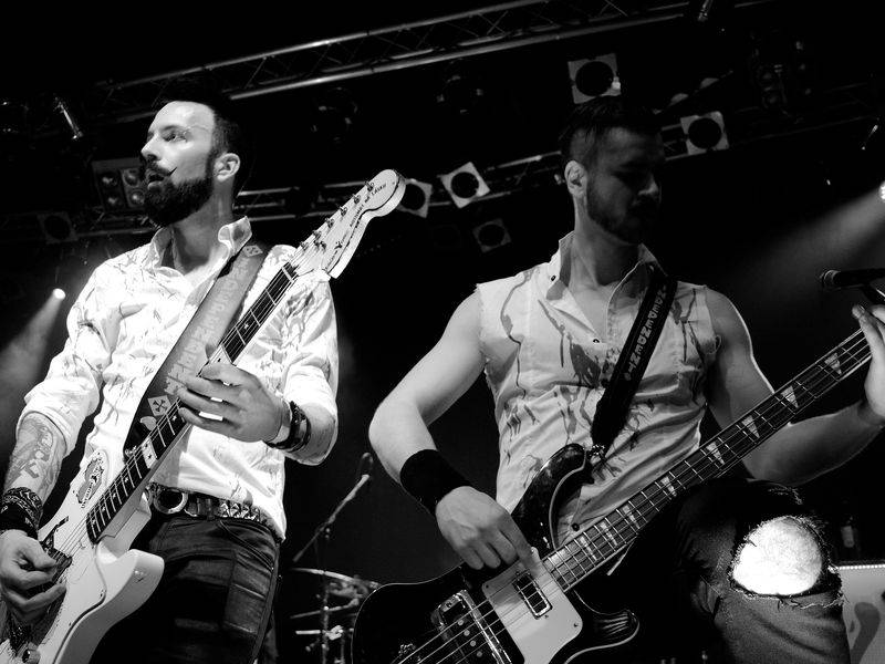 Úspěšné turné Ovoce a UDG vyprodalo Lucerna Music Bar, zazpívat si přišel i Xindl X