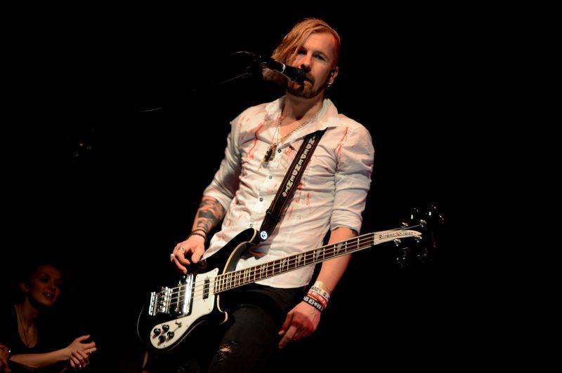 Úspěšné turné Ovoce a UDG vyprodalo Lucerna Music Bar, zazpívat si přišel i Xindl X