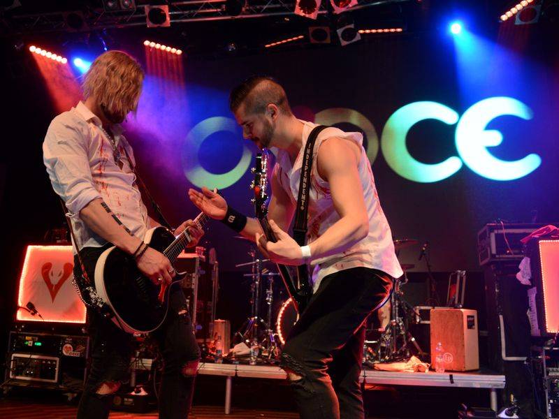 Úspěšné turné Ovoce a UDG vyprodalo Lucerna Music Bar, zazpívat si přišel i Xindl X