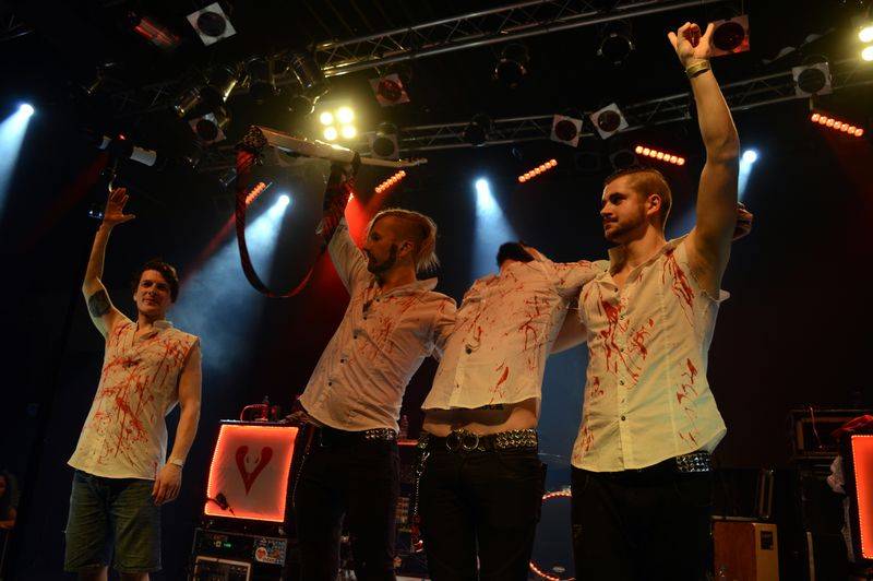 Úspěšné turné Ovoce a UDG vyprodalo Lucerna Music Bar, zazpívat si přišel i Xindl X