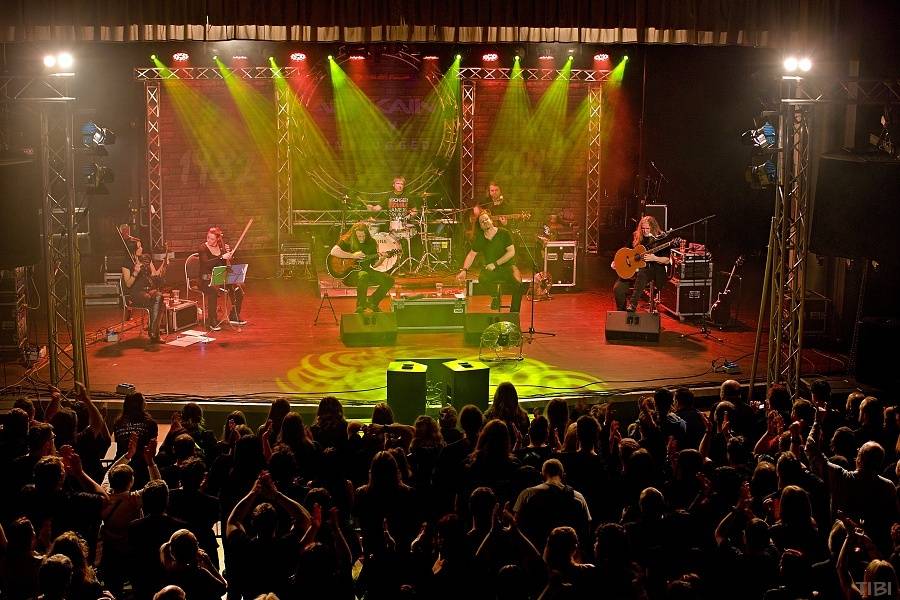 Arakain v Českých Budějovicích zahráli unplugged