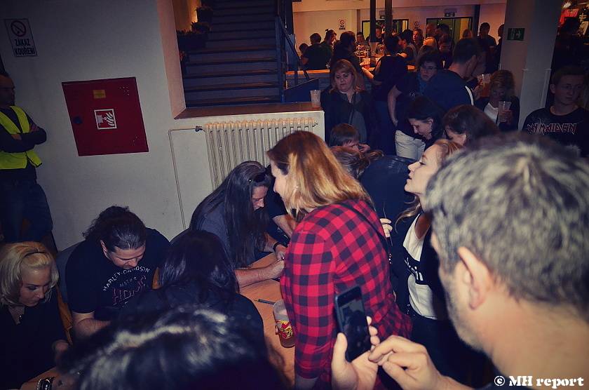 Arakain odehrál první ze dvou plzeňských koncertů, před thrashovou jízdou si je Šeříkovka poslechla unplugged