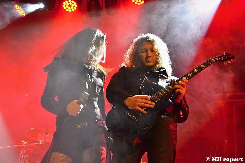 Arakain odehrál první ze dvou plzeňských koncertů, před thrashovou jízdou si je Šeříkovka poslechla unplugged