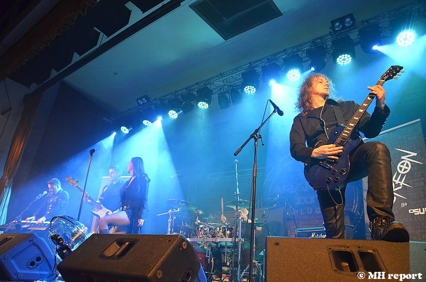 Arakain odehrál první ze dvou plzeňských koncertů, před thrashovou jízdou si je Šeříkovka poslechla unplugged