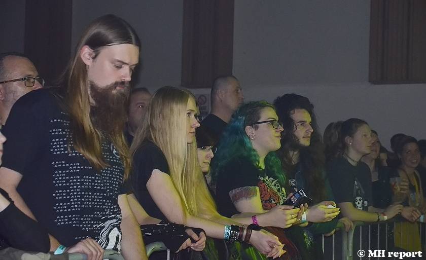 Arakain odehrál první ze dvou plzeňských koncertů, před thrashovou jízdou si je Šeříkovka poslechla unplugged