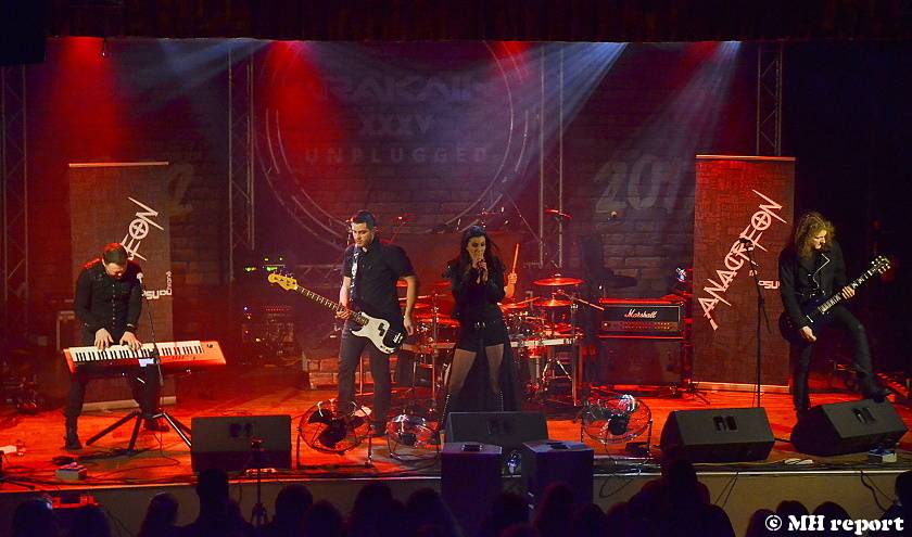 Arakain odehrál první ze dvou plzeňských koncertů, před thrashovou jízdou si je Šeříkovka poslechla unplugged