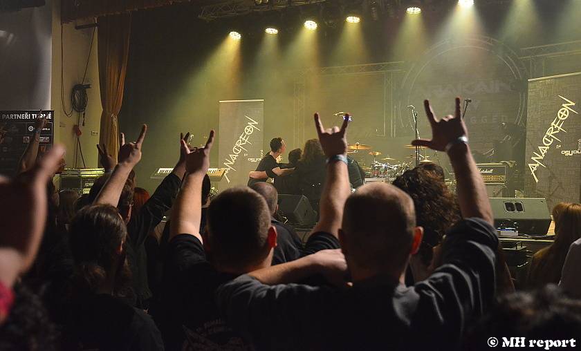 Arakain odehrál první ze dvou plzeňských koncertů, před thrashovou jízdou si je Šeříkovka poslechla unplugged