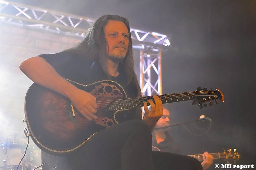 Arakain odehrál první ze dvou plzeňských koncertů, před thrashovou jízdou si je Šeříkovka poslechla unplugged