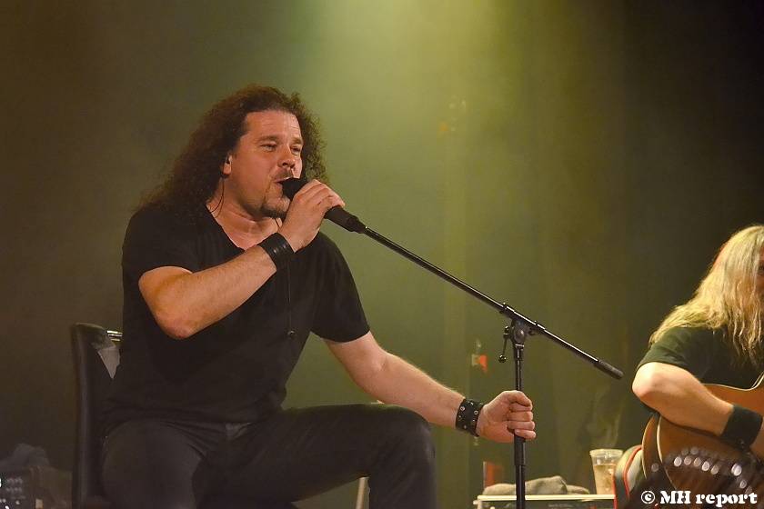 Arakain odehrál první ze dvou plzeňských koncertů, před thrashovou jízdou si je Šeříkovka poslechla unplugged