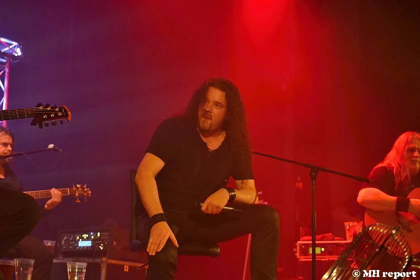 Arakain odehrál první ze dvou plzeňských koncertů, před thrashovou jízdou si je Šeříkovka poslechla unplugged