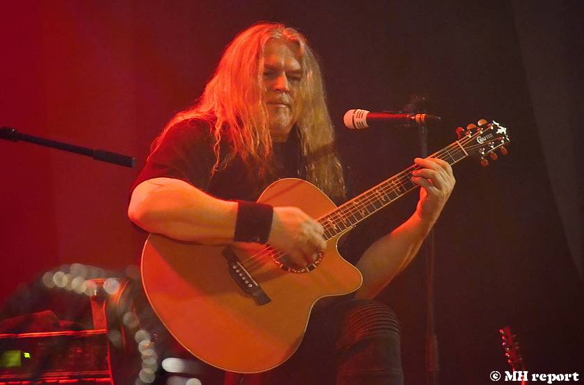 Arakain odehrál první ze dvou plzeňských koncertů, před thrashovou jízdou si je Šeříkovka poslechla unplugged