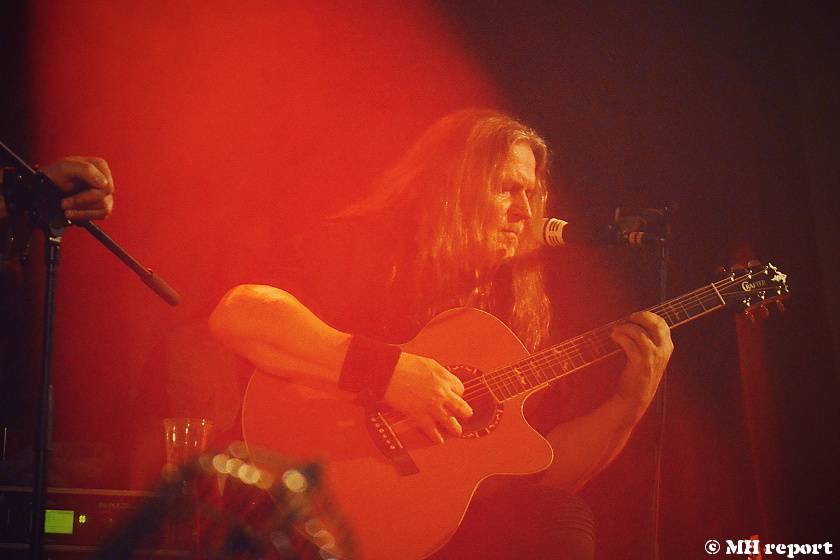 Arakain odehrál první ze dvou plzeňských koncertů, před thrashovou jízdou si je Šeříkovka poslechla unplugged