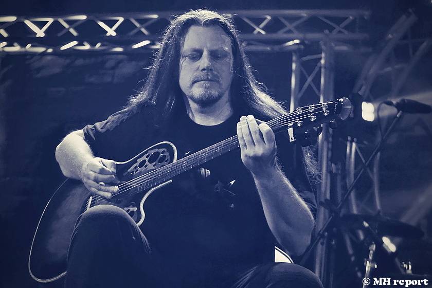 Arakain odehrál první ze dvou plzeňských koncertů, před thrashovou jízdou si je Šeříkovka poslechla unplugged