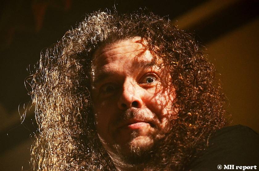 Arakain odehrál první ze dvou plzeňských koncertů, před thrashovou jízdou si je Šeříkovka poslechla unplugged