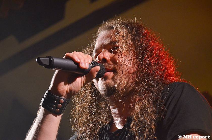 Arakain odehrál první ze dvou plzeňských koncertů, před thrashovou jízdou si je Šeříkovka poslechla unplugged