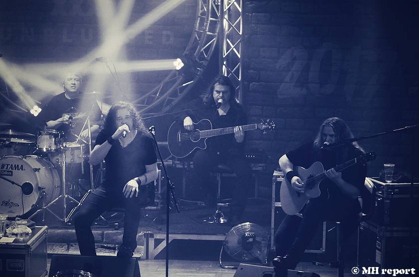 Arakain odehrál první ze dvou plzeňských koncertů, před thrashovou jízdou si je Šeříkovka poslechla unplugged