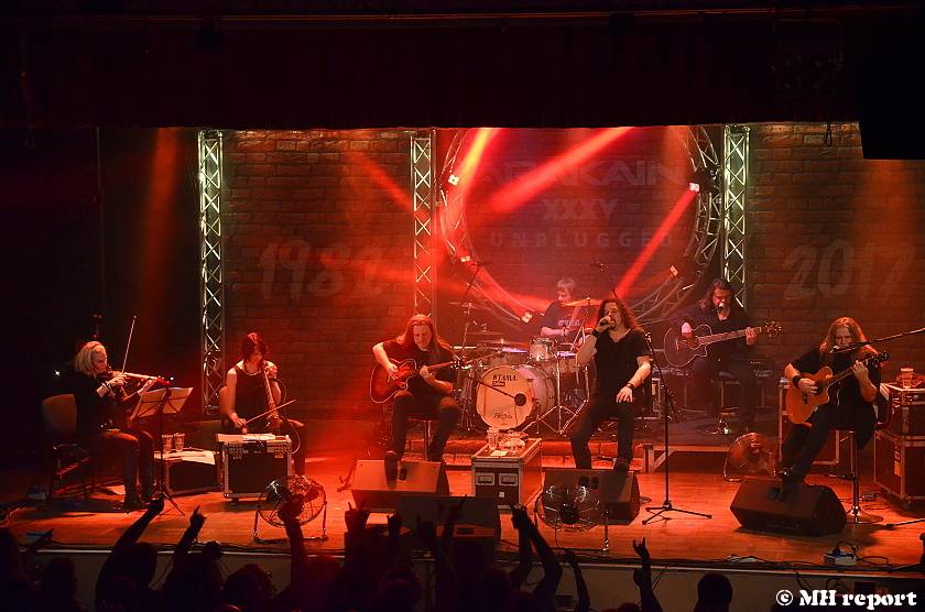 Arakain odehrál první ze dvou plzeňských koncertů, před thrashovou jízdou si je Šeříkovka poslechla unplugged