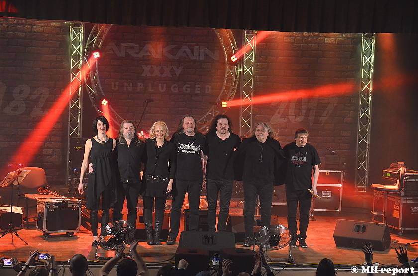 Arakain odehrál první ze dvou plzeňských koncertů, před thrashovou jízdou si je Šeříkovka poslechla unplugged