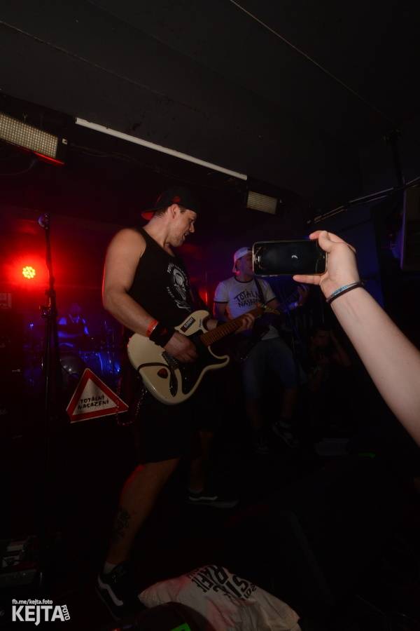 Žižkovská noc zahýbala Stormem! Imodium, Plexis i Totální nasazení roztančili fanoušky