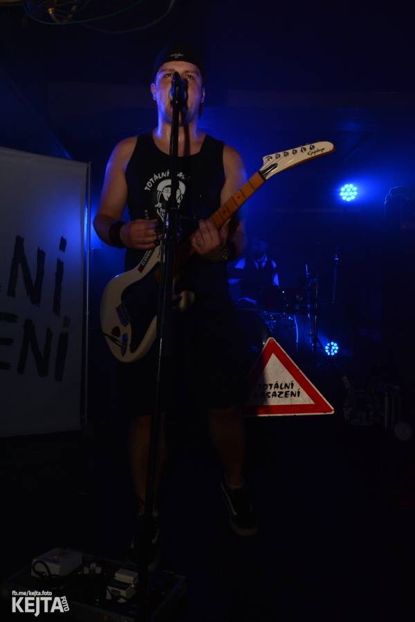 Žižkovská noc zahýbala Stormem! Imodium, Plexis i Totální nasazení roztančili fanoušky