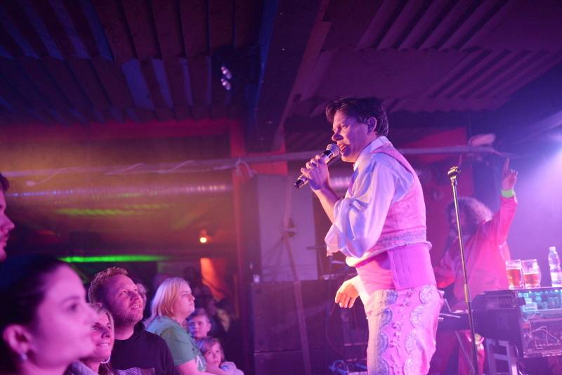 Monkey Business rozjeli svou růžovou funky show i v Ostravě