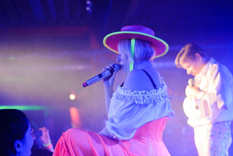 Monkey Business rozjeli svou růžovou funky show i v Ostravě