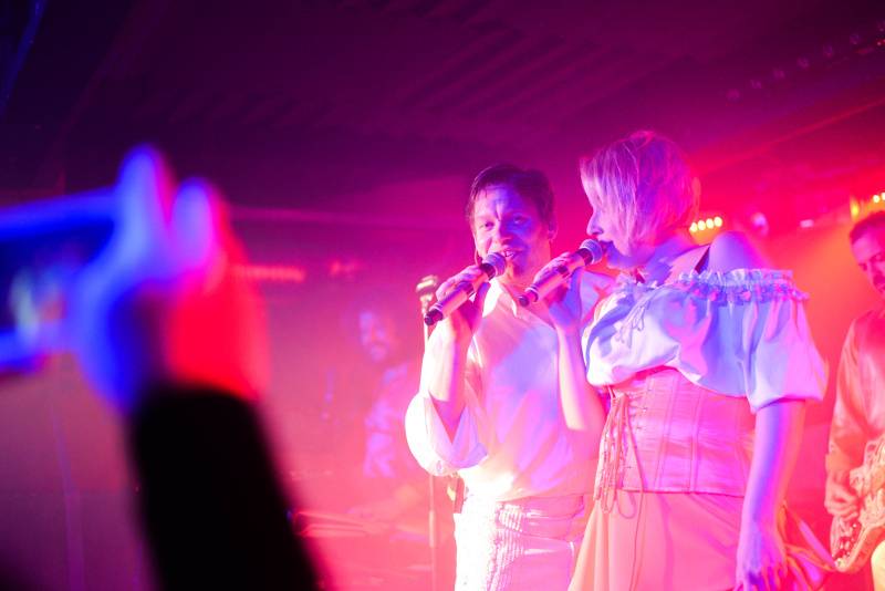 Monkey Business rozjeli svou růžovou funky show i v Ostravě