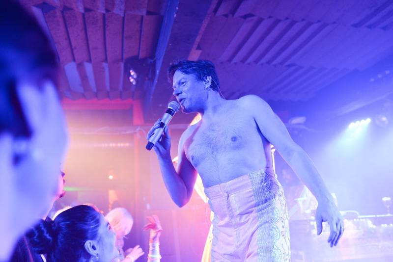 Monkey Business rozjeli svou růžovou funky show i v Ostravě