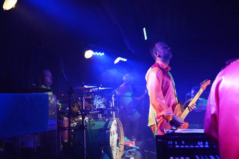 Monkey Business rozjeli svou růžovou funky show i v Ostravě