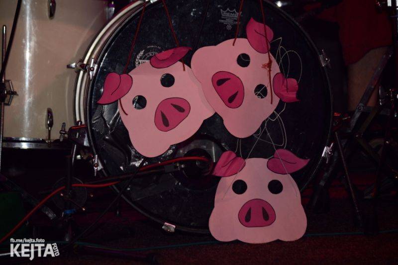 Žižkovská noc nepolevila ani v sobotu, vystoupili RV 4, PVA nebo NVÚ