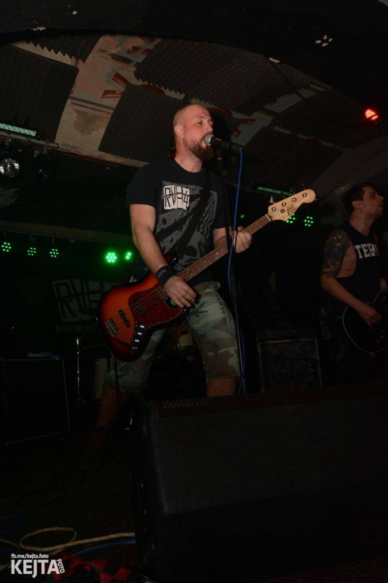 Žižkovská noc nepolevila ani v sobotu, vystoupili RV 4, PVA nebo NVÚ