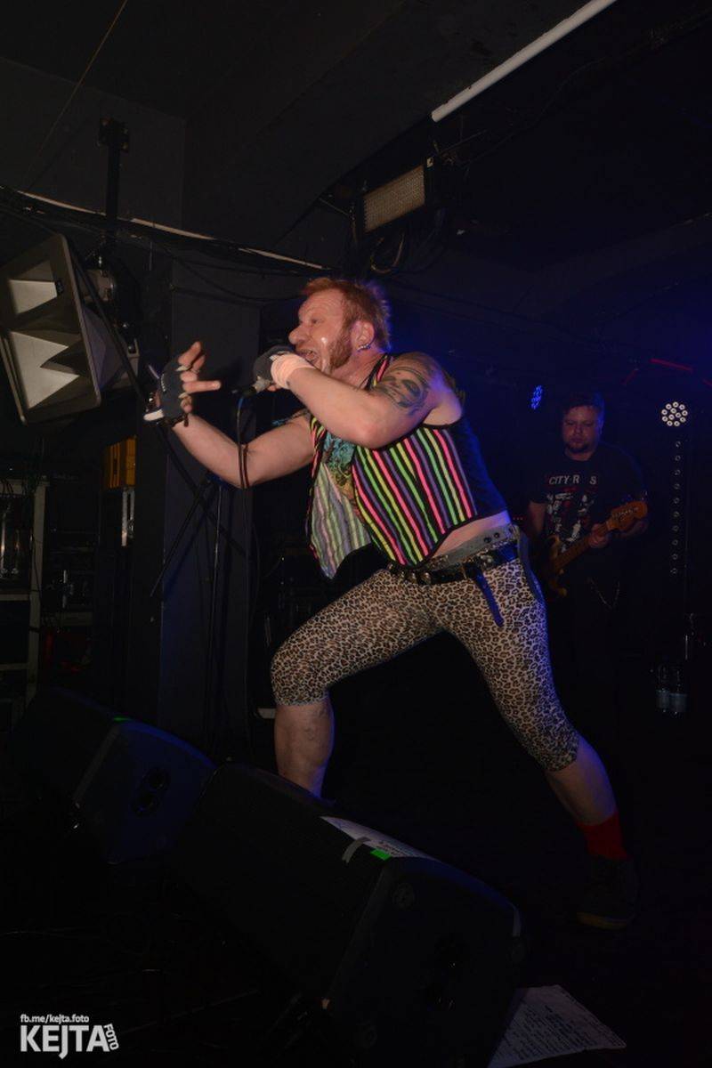 Žižkovská noc nepolevila ani v sobotu, vystoupili RV 4, PVA nebo NVÚ